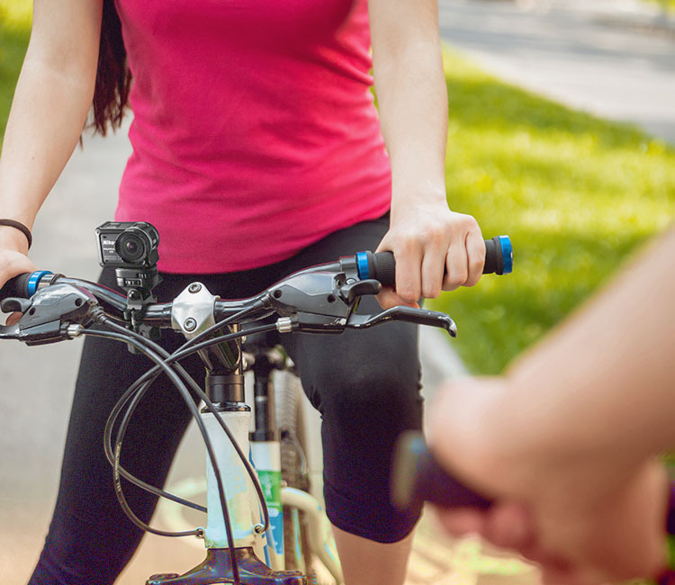 A KeyMission 170 is mounted to the handlebars of a bicycle